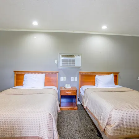Budget Inn By Oyo Natural Bridge I-81 Exterior photo